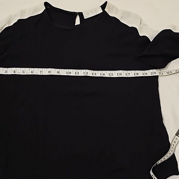 - A.L.C. Women's Short Sleeve Blouse Black with white panel sleeve Size me… - Picture 5 of 10